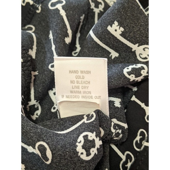 Roz & Ali Sleeveless Top 2X Black White Keys Poly Semi Sheer EUC - Picture 6 of 6